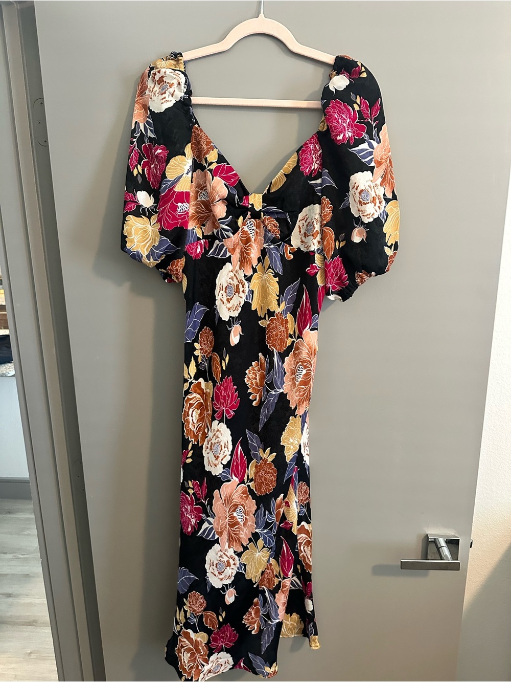 NWT Band of the Free Astrid Black Floral Puff Sleeve Midi Dress Size M - Picture 3 of 6